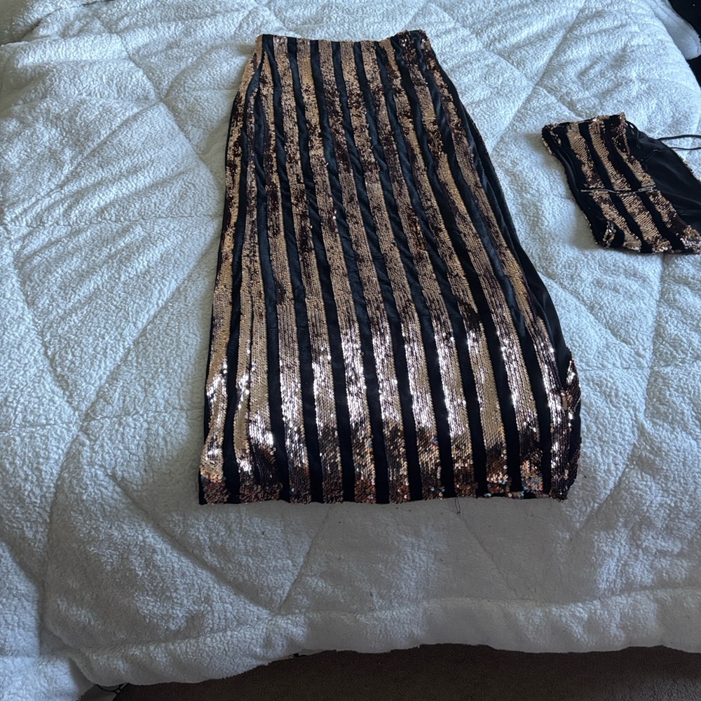Forever 21 Black and Gold Sequin Maxi Skirt and Halter Top - Picture 3 of 10